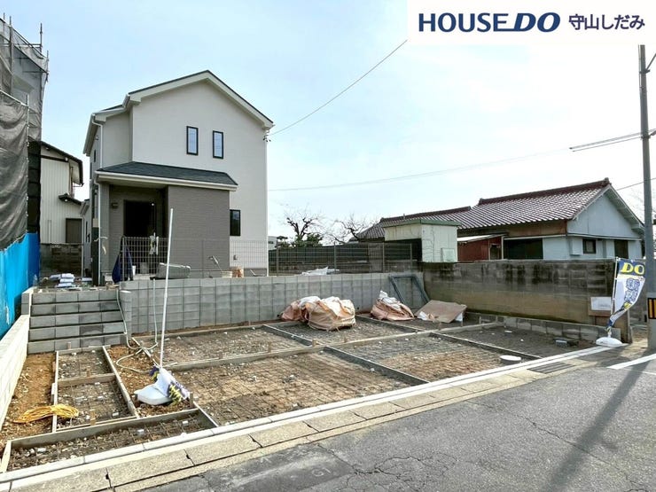 【駐車3台可能】車を3台所有している方には嬉しい、駐車スペースがしっかり確保された物件。来客時にも余裕を持って駐車できるため、家族や友人との時間ももっと楽しくなります。暮らしにゆとりが生まれますね。