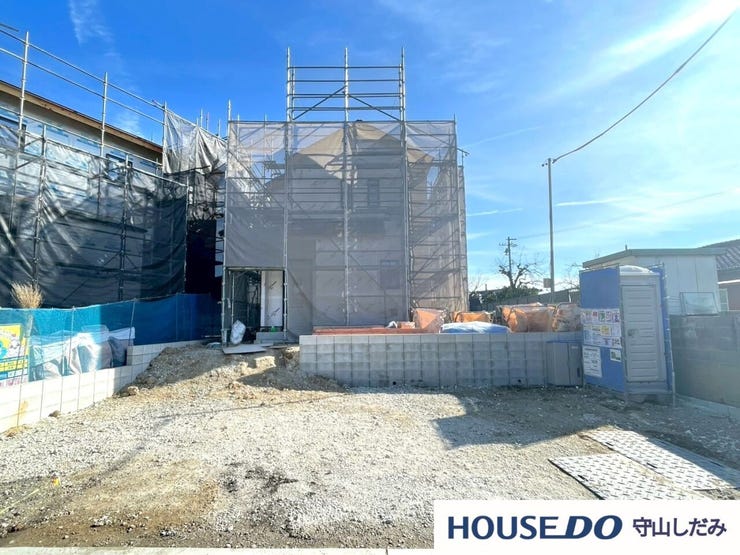 【駅まで徒歩20分圏内】静かな暮らしと便利なアクセスが両立した場所。駅までの道のりも心地よい散歩として楽しめ、通勤・通学も無理なくこなせます。周囲には自然や公園も多く、リラックスできる空間が広がります