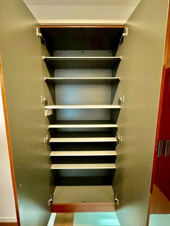 大容量のシューズボックスで靴の種類や季節に応じて多くの靴を収納でき、家族全員分の靴を一箇所にまとめて管理できます♪