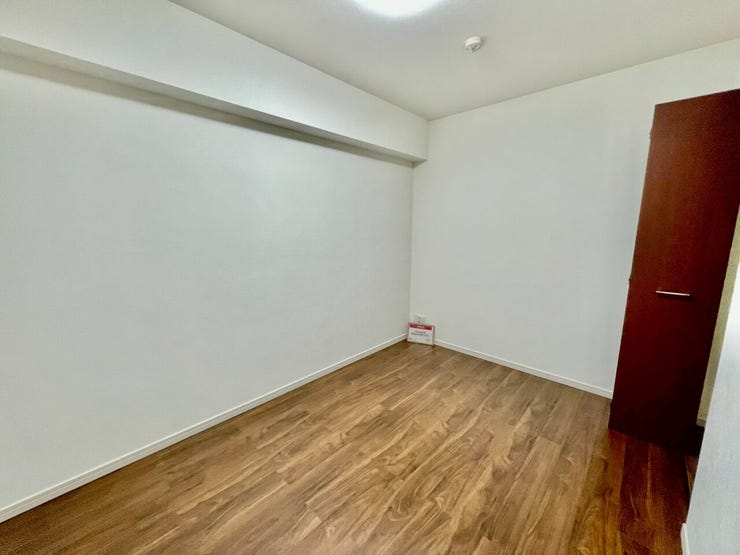 コンパクトなデスクとチェアを置いて、自宅での作業や勉強のための集中スペースとしても活用できます!