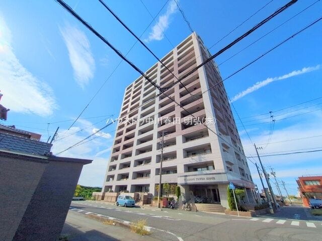 玄関が道路から直接見えない位置にあることで、通行人や近隣住民など人目に付きづらくプライバシー保護になります!