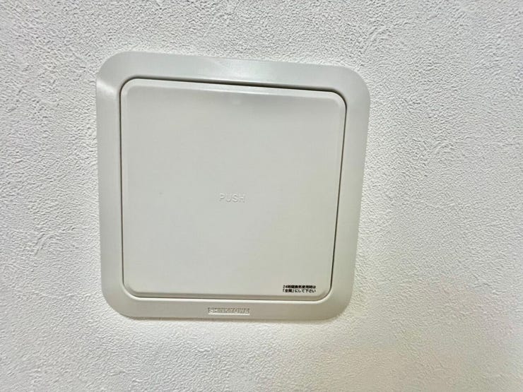 室内の汚れた空気やホコリ、花粉、化学物質などを排出し、外から新鮮な空気を取り入れることで、清潔な環境を保てます!