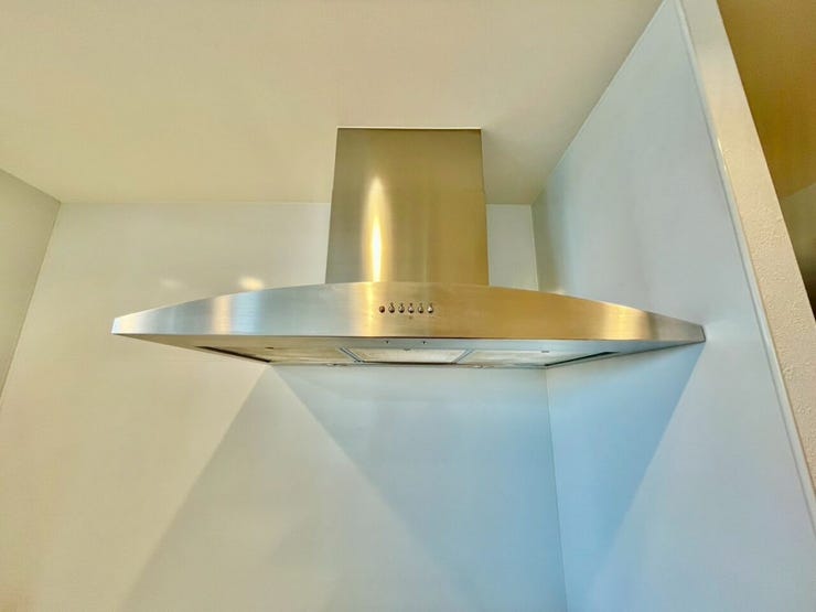 吊り天井式のレンジフードでキッチンがスタイリッシュになります!