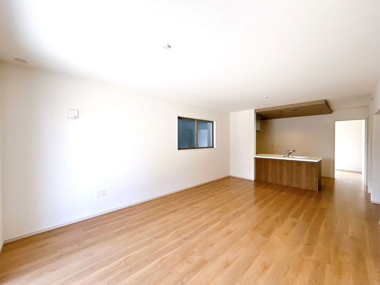 南向きリビングは日当たりも良く、家族の笑顔を溢れる団らんのひと時をお過ごしいただけます。