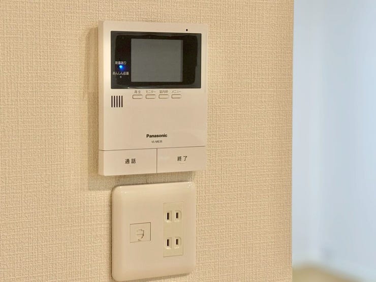 来訪者も一目で確認出来て安心のモニタ付きインターフォン!お子様のお留守番にも安心ですね♪