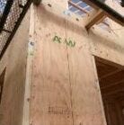 01.耐力壁/ベタ基礎工法
ベタ基礎は地面全体を基礎で覆うため、建物の加重を分散して地面に伝えることができ、不同沈下に対する耐久性や耐震性を向上することができます。