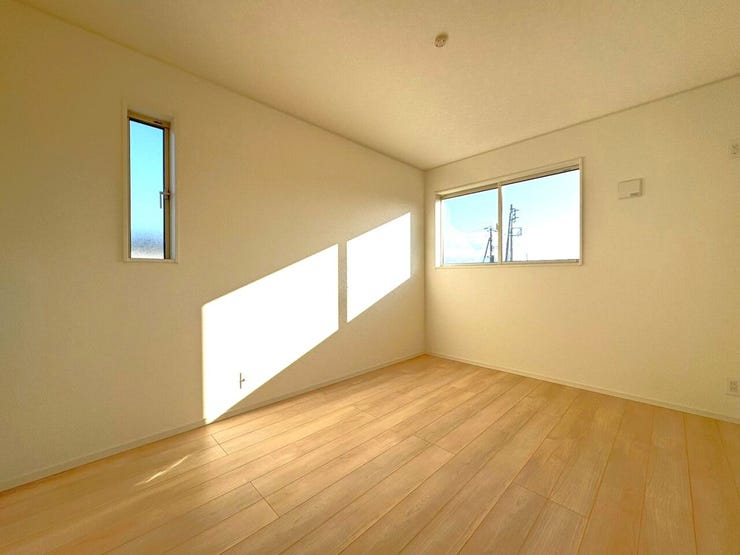 学習デスクや収納家具を置いても余裕のレイアウト。