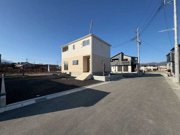 ご家族の車はもちろん、来客用にも便利な並列駐車スペース。日々の利便性が高まります。