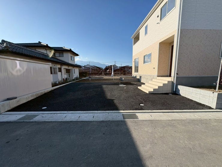 小学校・中学校も徒歩圏内の暮らしやすい立地です。