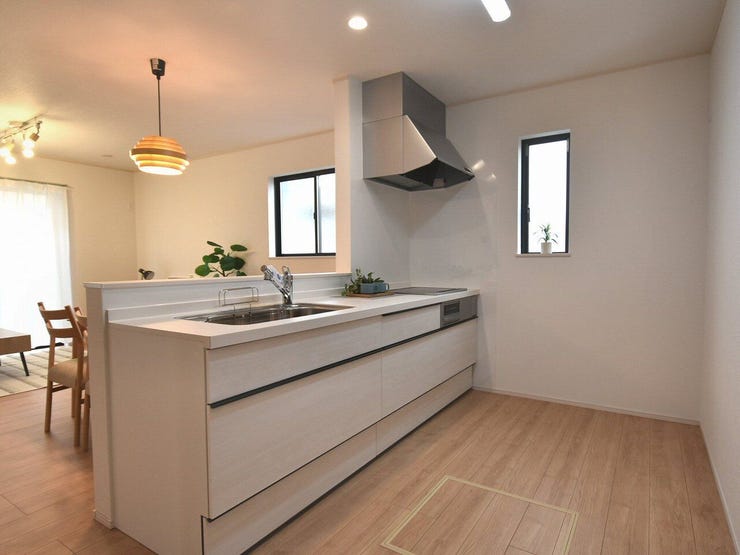 対面キッチン
LDKが見渡せるカウンターキッチン!設備も充実していて毎日のお料理が楽しくなります。