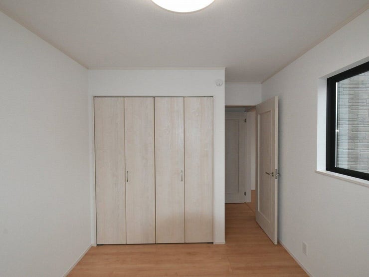 2F 洋室5.25帖
クローゼットの有効活用でお部屋を広くお使いください。