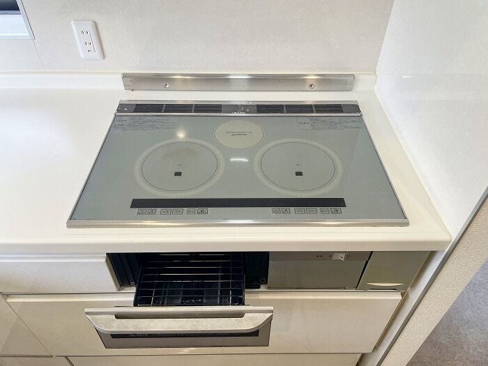 火を使わないIHコンロで、安全にお料理が楽しめます。お子さまや高齢者のいるご家庭も安心です。