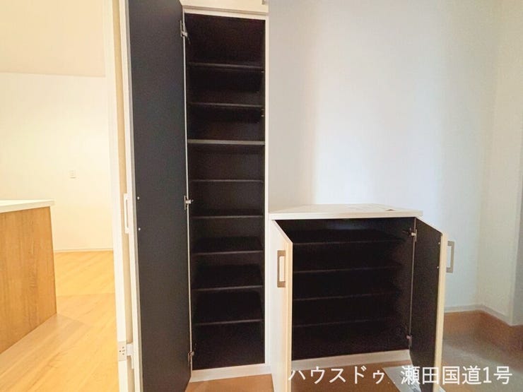 家族全員分の靴をすっきり収納できる玄関収納です。