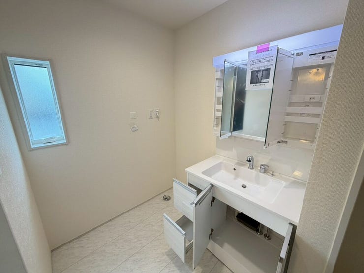 ◇現地案内予約募集中◇
048-762-8871からお電話一本で駆け付けます!