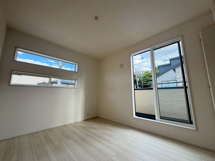 【Bed Room】
南側採光で陽当たり良好!