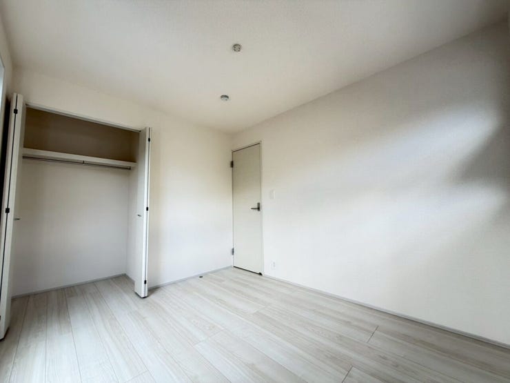 【Bed Room】
大容量クローゼットあり!