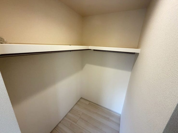 【Bed Room】
6.12帖部屋にWIC付きで収納も困りません!