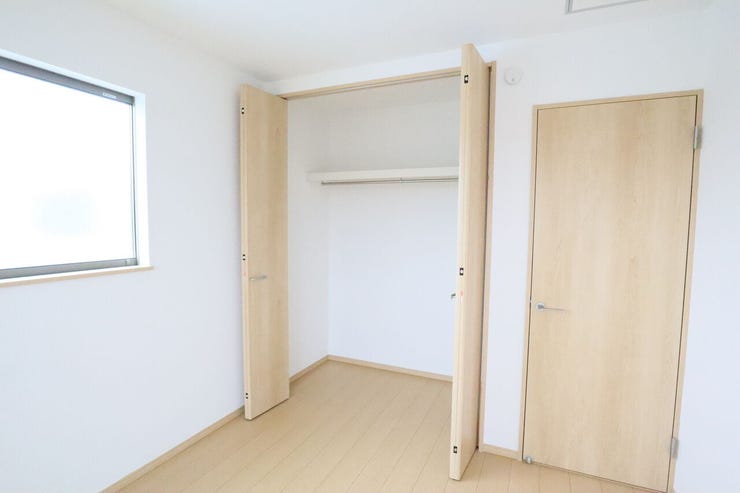◇クローゼット◇ 同仕様
全居室収納付き♪
お部屋がスッキリとお使いいただけます♪