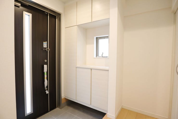 ◇玄関◇ 同仕様
シューズボックス付きの玄関♪
玄関がスッキリとお使いいただけます♪