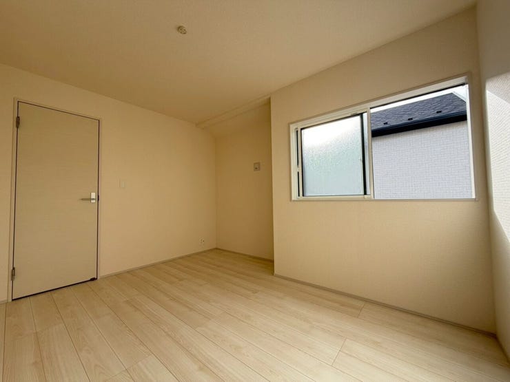 【Bed Room】
◇ご案内方法◇
ご来店いただかなくても、現地待ち合わせ・自宅、最寄りまでの送迎サービスで柔軟に対応!周辺環境や他にも見たい物件もあわせてご案内できます!