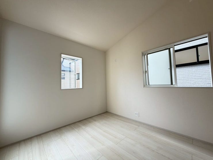 【Bed Room】
◇現地見学会開催中◇
平日や仕事終わりの夜でも「今日見てみたい!」そんなときでもOK♪
お電話1本でスタッフがすぐに駆けつけます!
048-762-8871こちらから