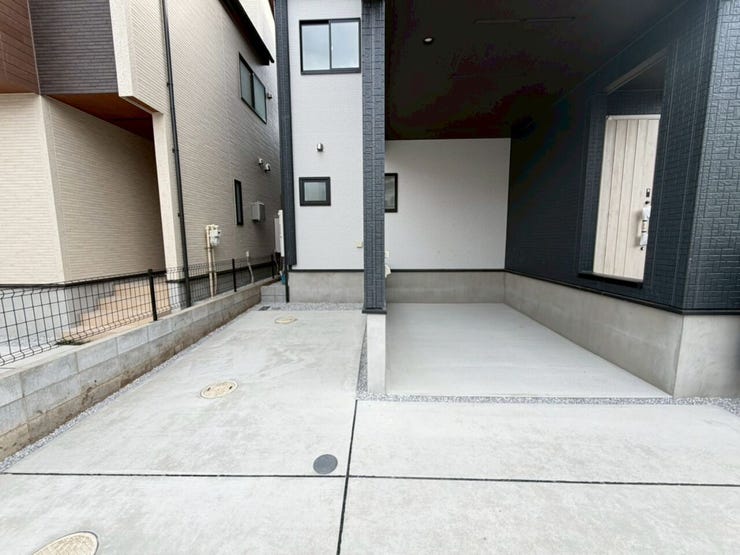 【Car space】
ビルドインスペースと合わせて2台止められます!