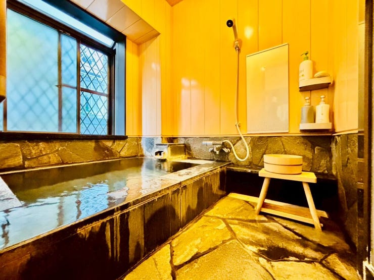 まるで温泉旅館のような佇まい