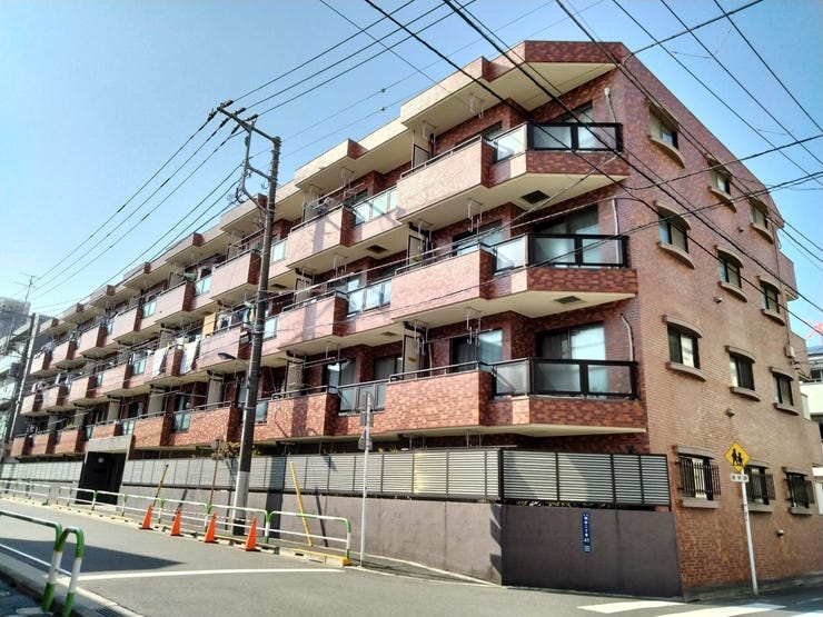 【外観】
外壁タイル張り