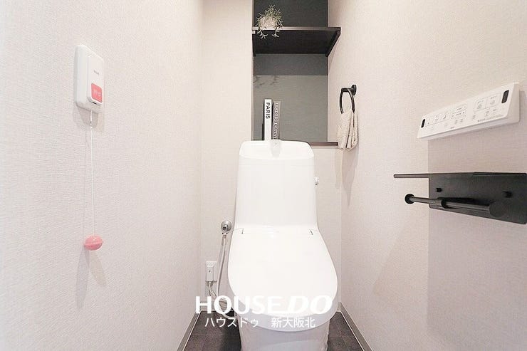 ■年中いつでも快適にご使用いただける温水便座付きトイレ!
■壁掛けリモコンがついているので操作もスムーズです!