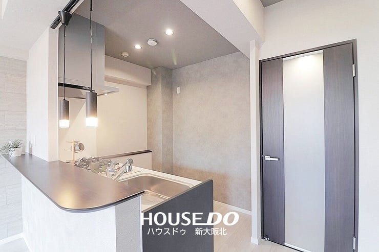 ■キッチンにはオシャレなダウンライトを設置!
■ダウンライトは埋め込み式なのでホコリが溜まりにくくお掃除もラクラクです!