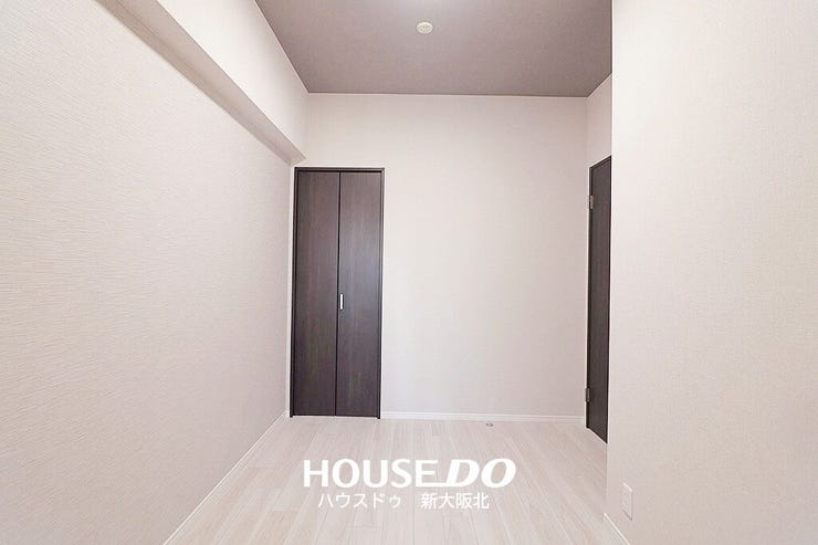 ■5.0帖洋室
■全居室収納付き!
■お部屋がスッキリ片付くだけでなく、新しく収納棚を買い足す必要がないので、初期費用が抑えられそうですね!