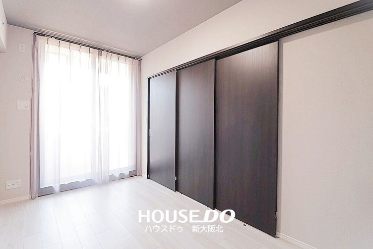 ■6.0帖洋室
■引き戸はドアに比べてデッドスペースができにくく、空間を無駄なく使うことができます!
■家具のレイアウトもしやすいですよ!