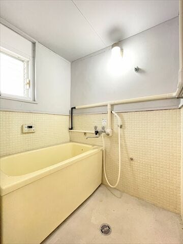 小窓があるのですぐに換気できそうです。