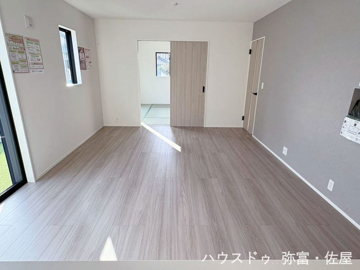 自然と家族が集まってくる、ゆったりとくつろげる広々リビング(^^)同じ時間を共有できる家族団欒の快適空間♪