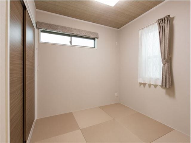 キッチン横にある4.5帖和室。この位置にあることでキッチンでお料理しながら和室、リビングを見守れます
(2025年12月7日)