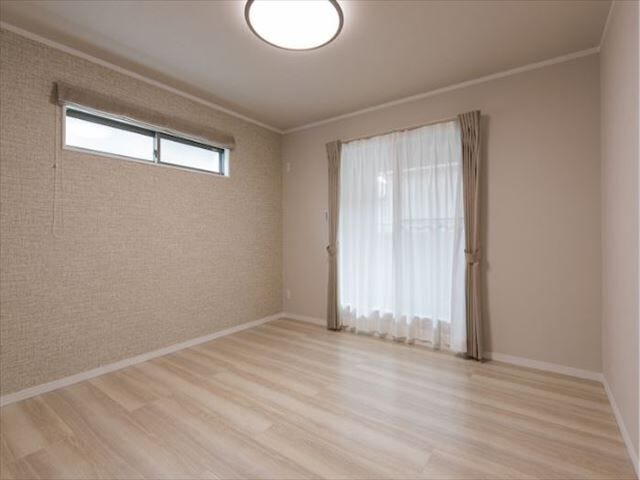 2階8帖洋室にはウォークインクローゼットがありバルコニーへも出られます
(2025年12月7日)