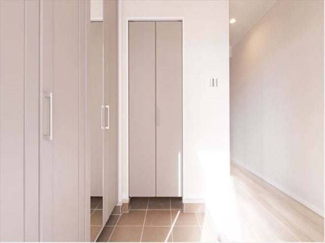 駐車場に対して横向きの玄関なので子供たちの飛び出しを軽減できますね
(2025年12月7日)