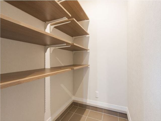 玄関には土間収納があります。家に上げにくいベビーカーやキャンプ用品など仕舞うのに便利そうですね
(2025年12月7日)