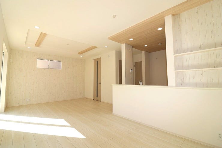 17.0帖の広々リビングには、対面キッチンがありご家族とのコミュニケーションの環境が整っています。