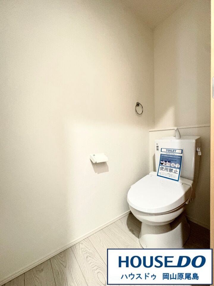 清潔感のある温水洗浄便座です。