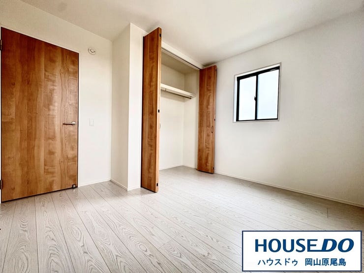 お日様の光を、爽やかな風を、たっぷり取り込めます。室内はいつも明るい空間なので気持ちの良い朝を迎えられます。毎日の生活も明るくなりそう♪