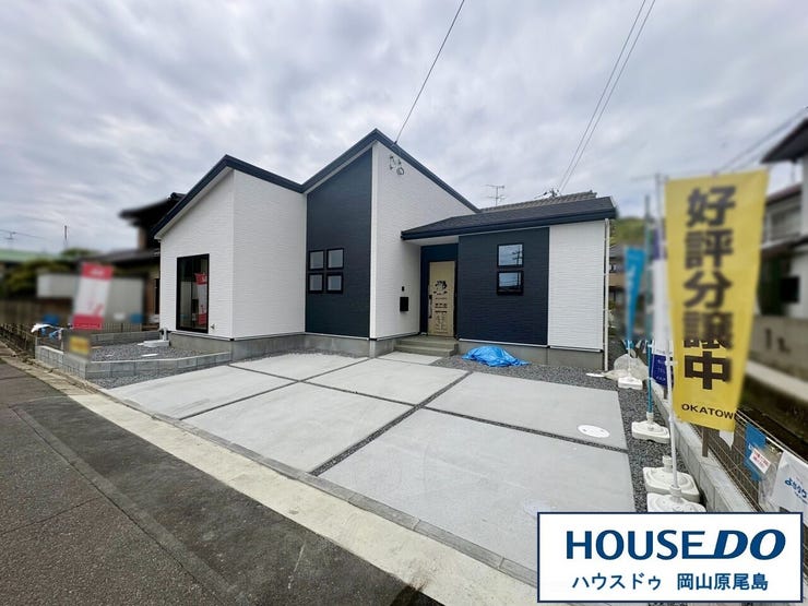 駐車は、敷地南東側に並列で普通車2台+小型車1台可能となっております。