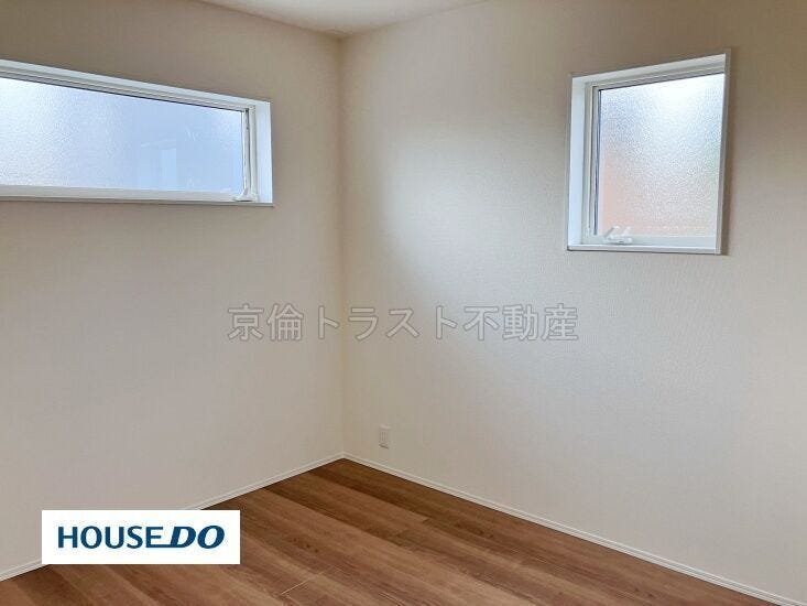 北東側洋室5.25帖 2階には明るく風通しの良い洋室が4部屋あります!お子様にプライベートルームを確保できます◎