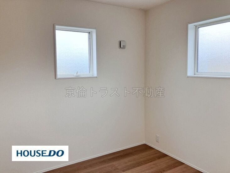 南東の洋室6.0帖は南に面しています。日差しが注ぎこんで快適なプライベートスペースになりそうです!