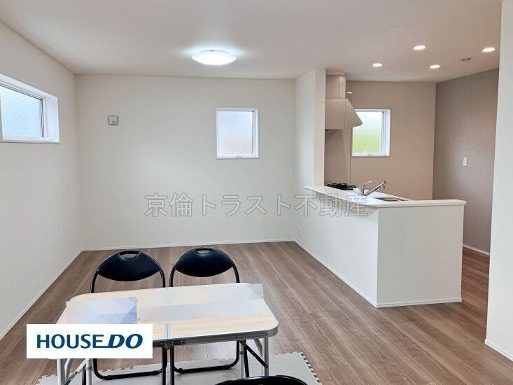 南に面した陽当たりの良いLDKは約17.25帖!隣接の洋室4.38帖と一体利用ができます◎