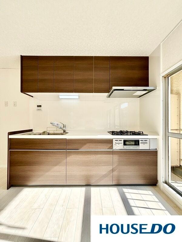 吊戸棚付きシステムキッチン