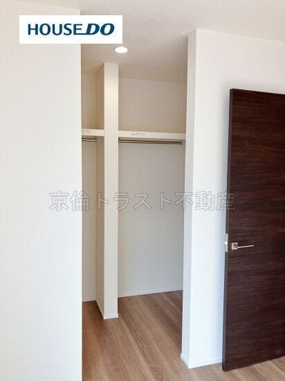 洋室2室にウォークインクローゼットがあります!たくさんの洋服や季節用品を1ヶ所にまとめて機能的に収納できます!