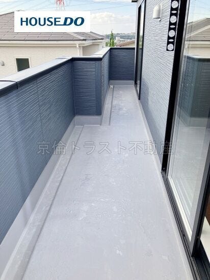 お洗濯物がたっぷり干せるワイドな2WAYバルコニー!