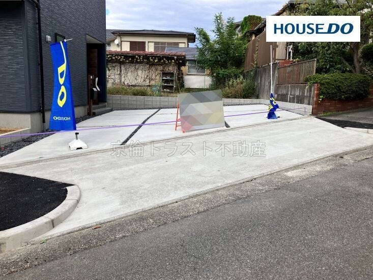 並列で2台の駐車が可能です◎