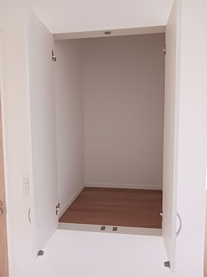 2階の廊下の収納。